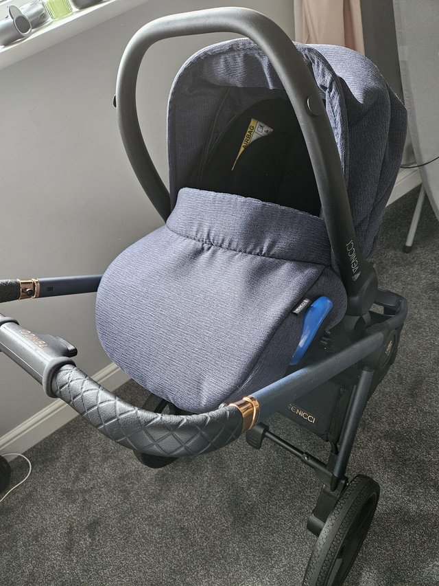 Preview of the first image of Venicci tinum 2.0 travel system limited edition navy..