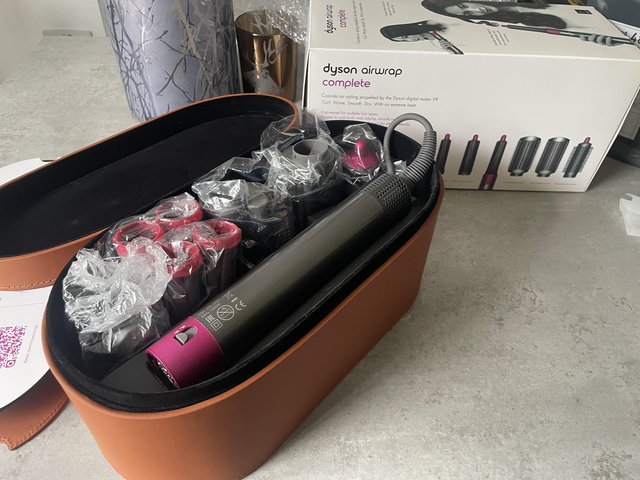 Preview of the first image of dyson air wrap complete pink.