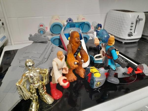 Image 1 of Starwars figures and ship