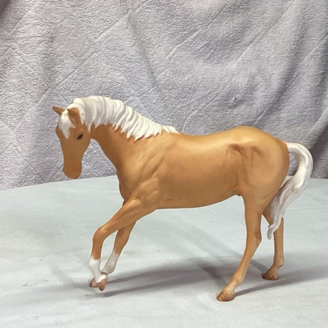 Preview of the first image of Palomino stallion made by Beswick.