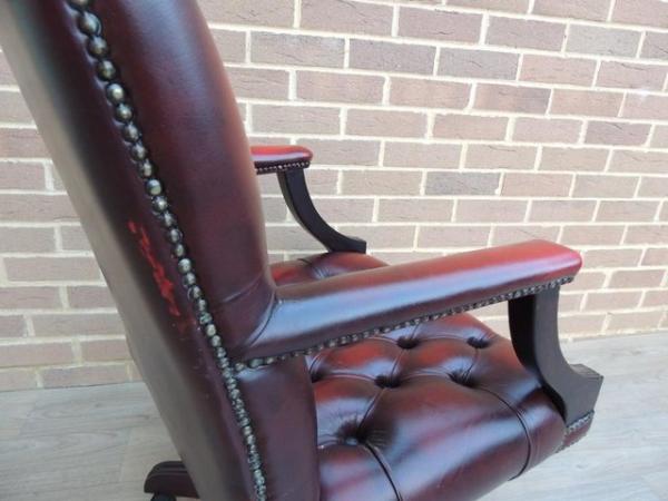 Image 9 of Dark Gainsborough Chair (UIK Delivery)