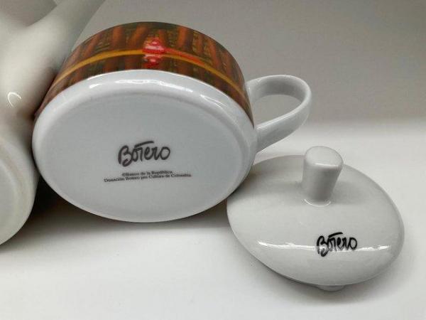 Image 2 of a coffee pot and a milk/cream pot after Botero
