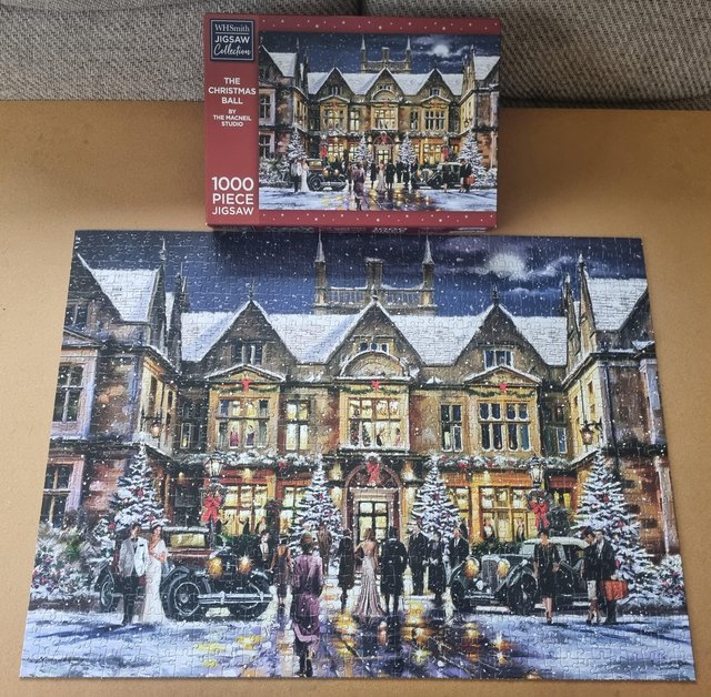 Preview of the first image of 1000 piece jigsaw called THE CHRISTMAS BALLby W.H.SMITH..