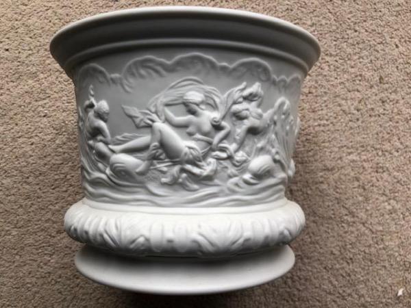 Image 2 of Portmeirion British Heritage Collection Neptune Planter No 2