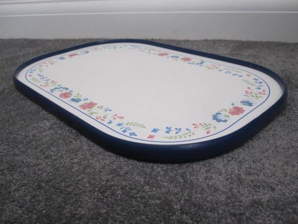 Image 3 of Floral tray for kitchen