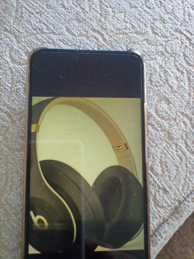 Preview of the first image of Beats studio 3 over ear headphones.