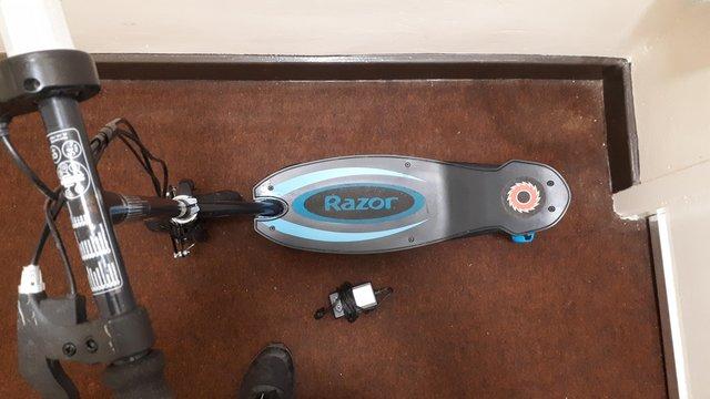Image 2 of scooter RAZOR POWER CORE E100