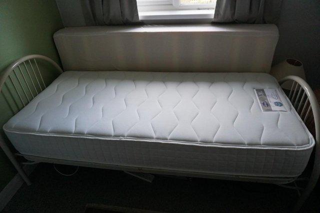 Image 2 of Single 3ft bed......................