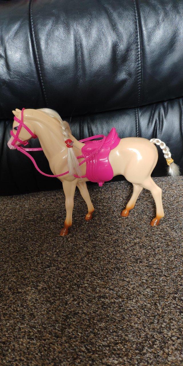 Preview of the first image of Barbie Blossom Beauties 2002 vintage horse with pink saddle.