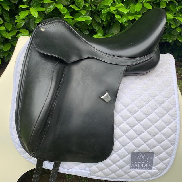 Preview of the first image of Bates Size 1 (167” - 17.5”) Innova Dressage saddle (S3176).