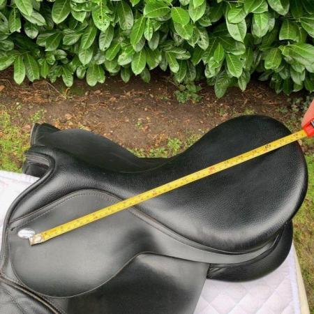 Image 7 of Thorowgood T6 18 inch dressage saddle