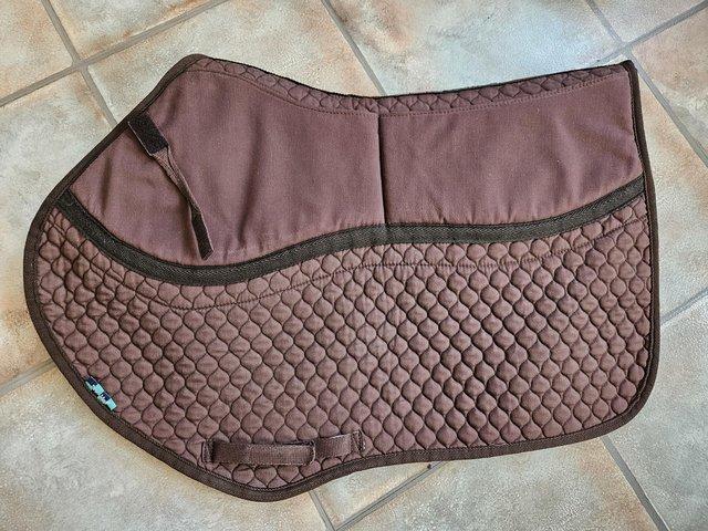 Preview of the first image of Nuumed shimmy hi wither saddle pad numnah.