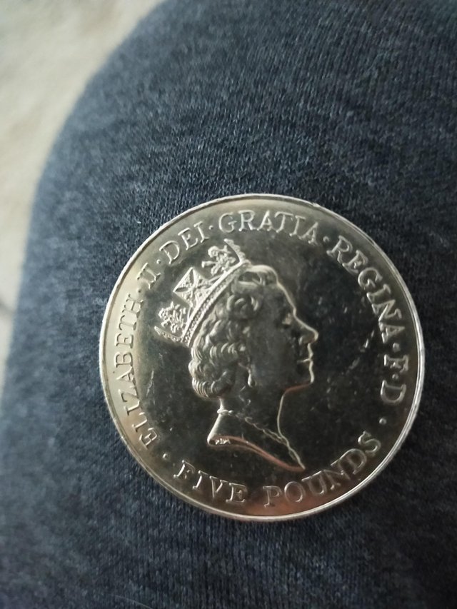 Preview of the first image of UK Elizabeth II 1977 £5 Coin.