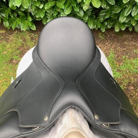 Image 9 of Wintec wide 17 inch new shape gp saddle