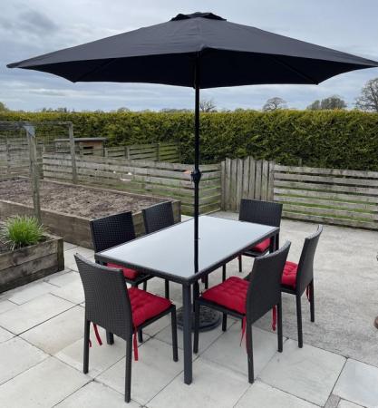 Image 1 of Outdoor Garden Table and 6 chairs
