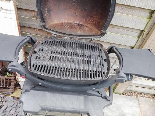 Image 3 of Weber Q100 BBQ and stand