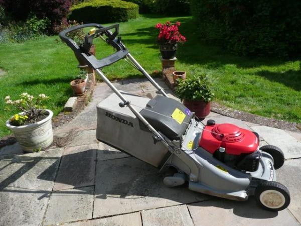 Image 1 of Honda 4stroke mower with driven rear roller