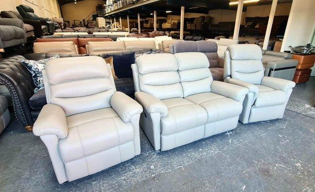 Image 4 of La-z-boy Tulsa grey leather 2 seater sofa and 2 armchairs