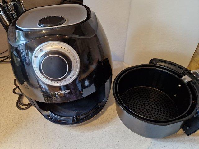 Preview of the first image of Air Fryer - Tower Vortex.