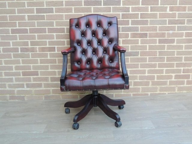 Preview of the first image of Dark Gainsborough Chair (UIK Delivery).