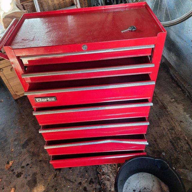 Preview of the first image of Red metal tool chest 7 drawers.