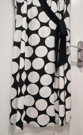 Image 18 of New with Tags Wallis Summer Wrap Dress Size 16