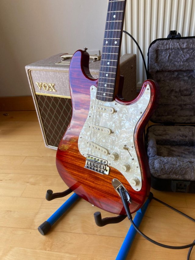 Preview of the first image of Fender Stratocaster Foto Flame 62 reissue Made in Japan 1994.