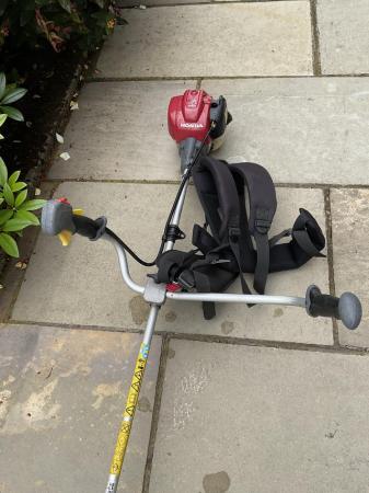 Image 2 of Honda UMK425e petrol strimmer