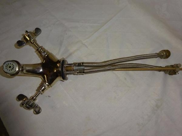 Image 2 of Beautiful Gold Bathroom equipment In lovely condition