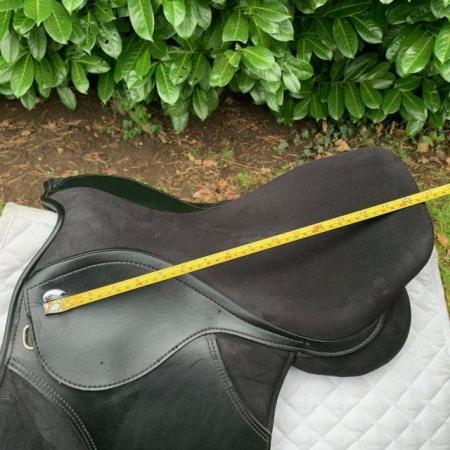 Image 13 of Thorowgood T4 17 inch cob saddle