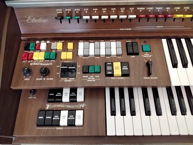 Preview of the first image of Organ Yamaha Electrone############.