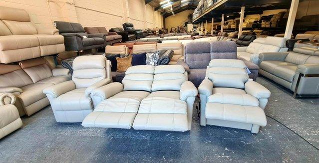 Image 9 of La-z-boy Tulsa grey leather 2 seater sofa and 2 armchairs