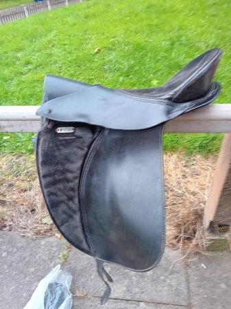 Image 2 of Ansur black treeless saddle size,e 4