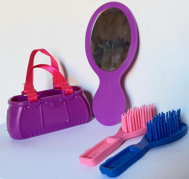 Preview of the first image of BARBIE ACCESSORY SET OF 4 MIRROR, BAG, BRUSHES.