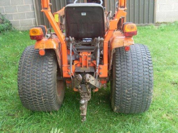 Image 2 of Kubota B1750 compact tractor with power loader