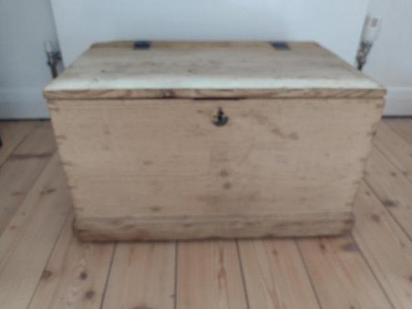 Image 1 of Vintage stripped pine wooden box