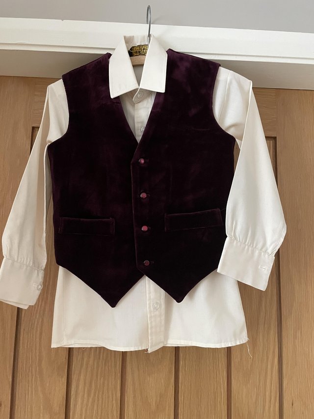 Preview of the first image of Boys Page boy outfit in maroon velvet..