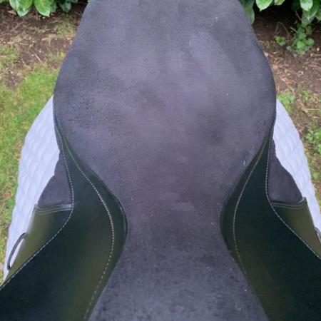 Image 10 of Thorowgood T4 17 inch cob saddle