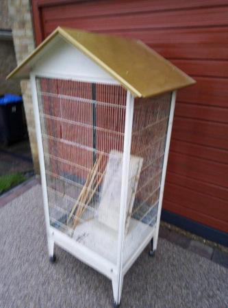 Image 4 of FERPLAST free standing bird cage on wheels