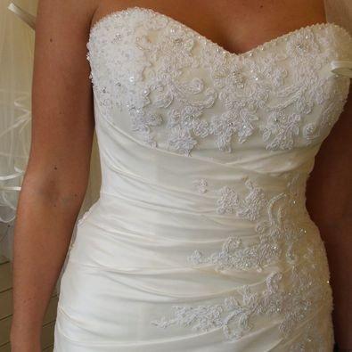 Preview of the first image of Stunning pale ivory wedding gown Size 12.