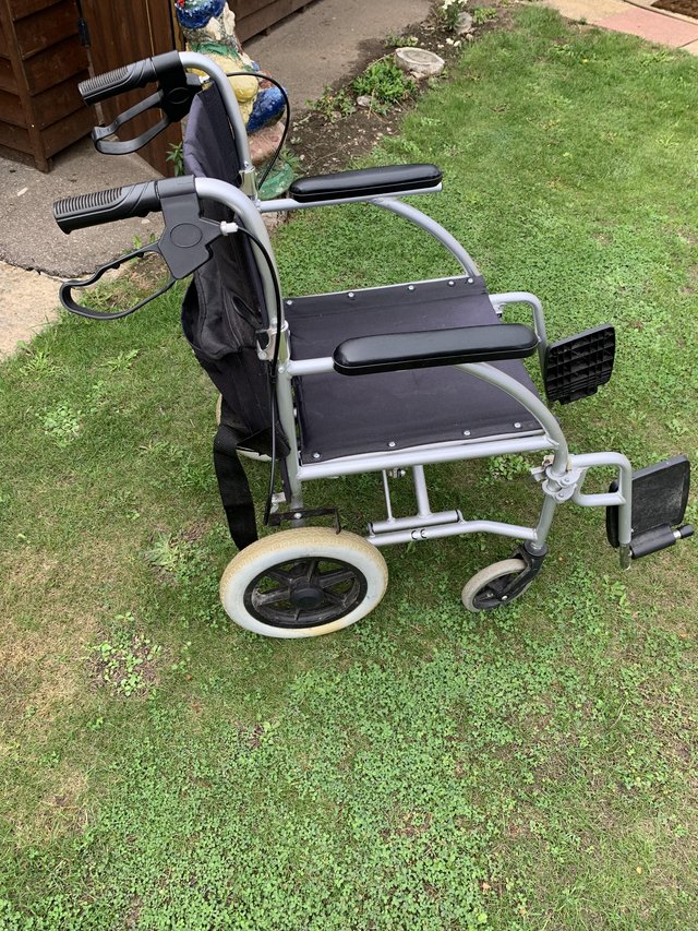 Angel mobility foldable wheelchair — photo 2 of 3