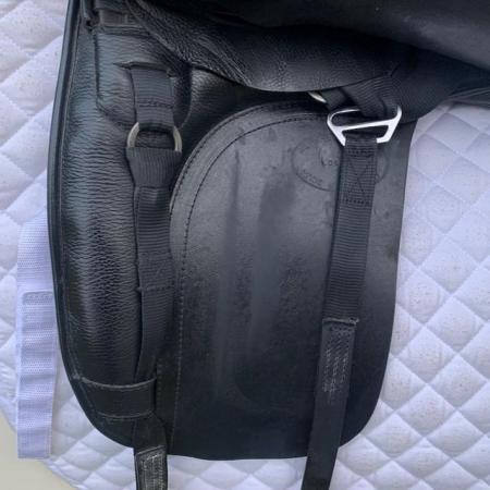 Image 3 of Kent & Masters 17 inch Low Profile Dressage saddle