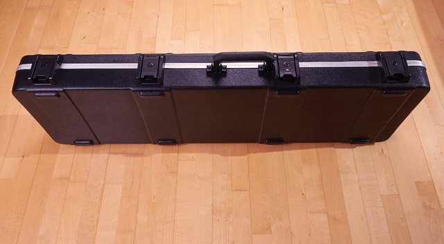 Preview of the first image of Original Fender Bass Guitar case in excellent condition.