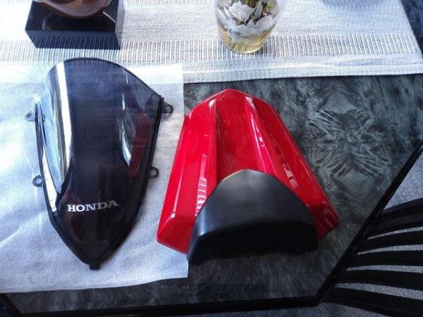 Image 2 of honda cbr500r Black screen and red seat cowl