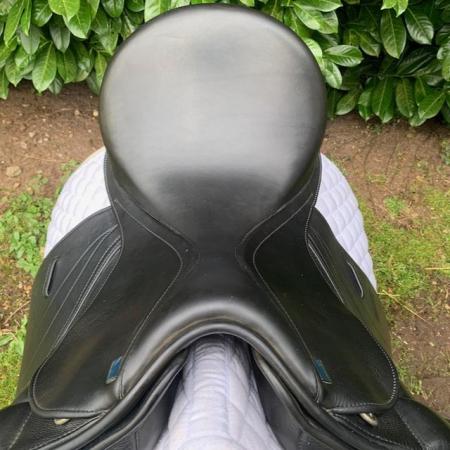Image 11 of Monarch GFS 17" dressage saddle (S3132)