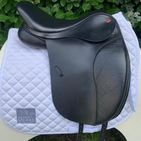 Image 13 of Kent and Masters 17 inch cob dressage saddle