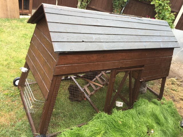 Preview of the first image of wooden chicken coop/run.