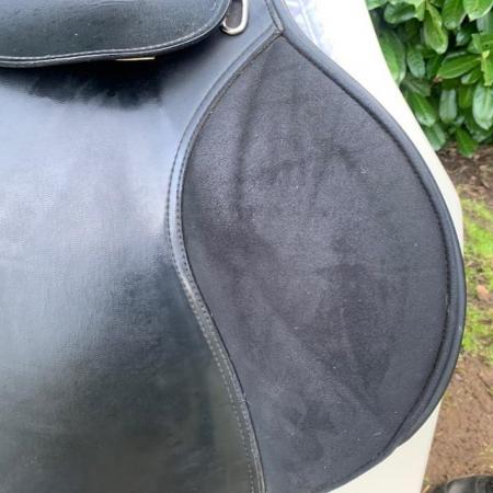 Image 10 of Thorowgood T4 17 inch compact saddle (S3010)