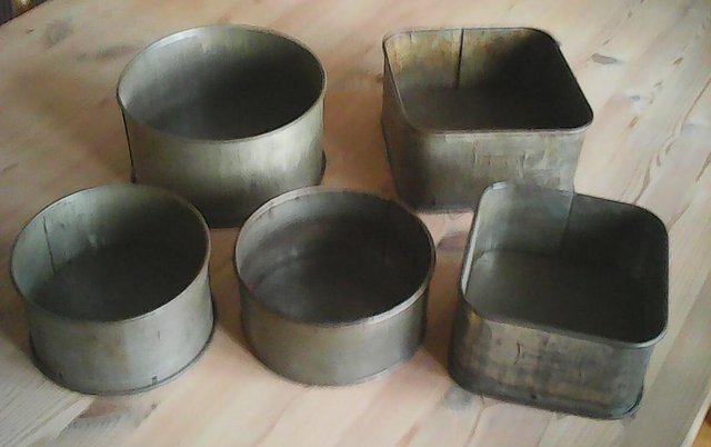 Image 3 of Retro Loose bottom cake tins - assorted sizes