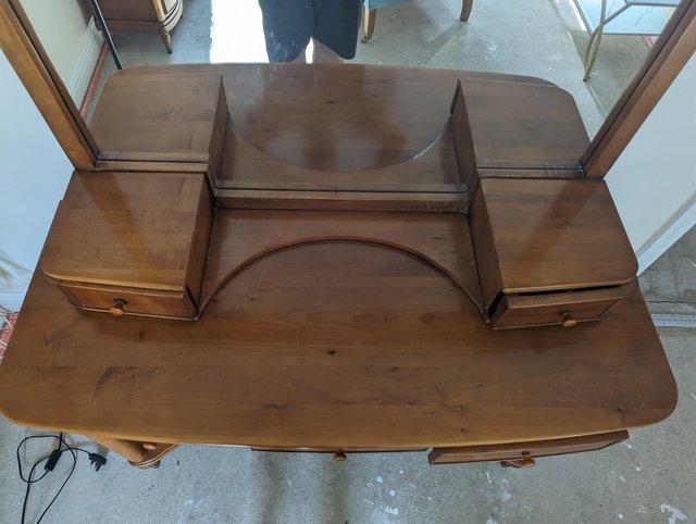 Preview of the first image of Willis & Gambier Dressing Table.